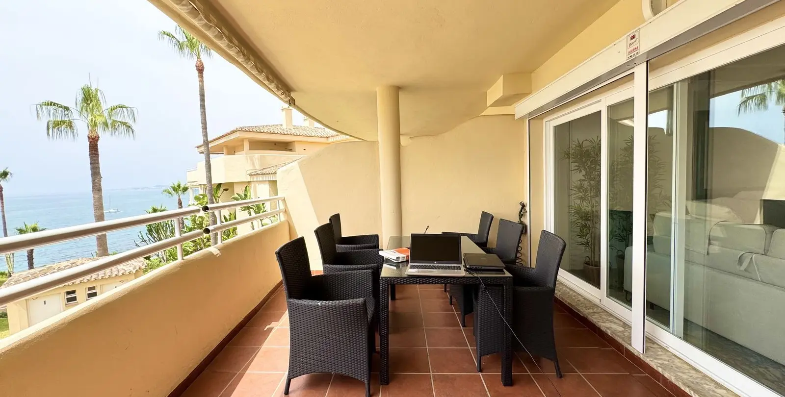 Venta de apartamento en planta media en Torrequebrada 11