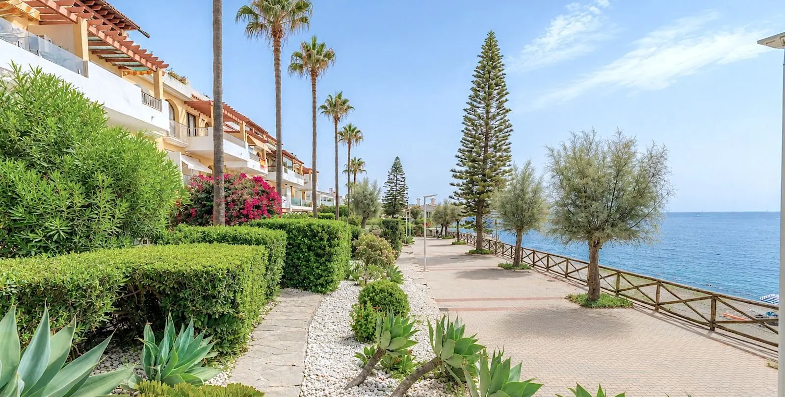 Sale of duplex in Estepona 2