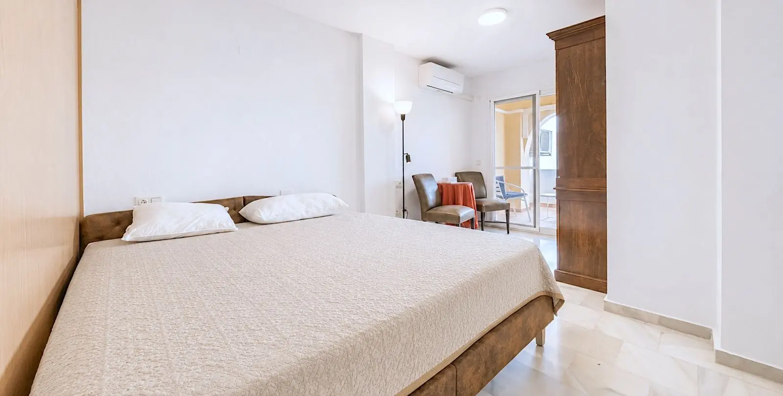 Sale of duplex in Estepona 13