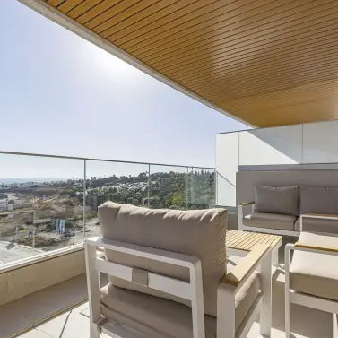 Sale of middle floor apartment in Estepona