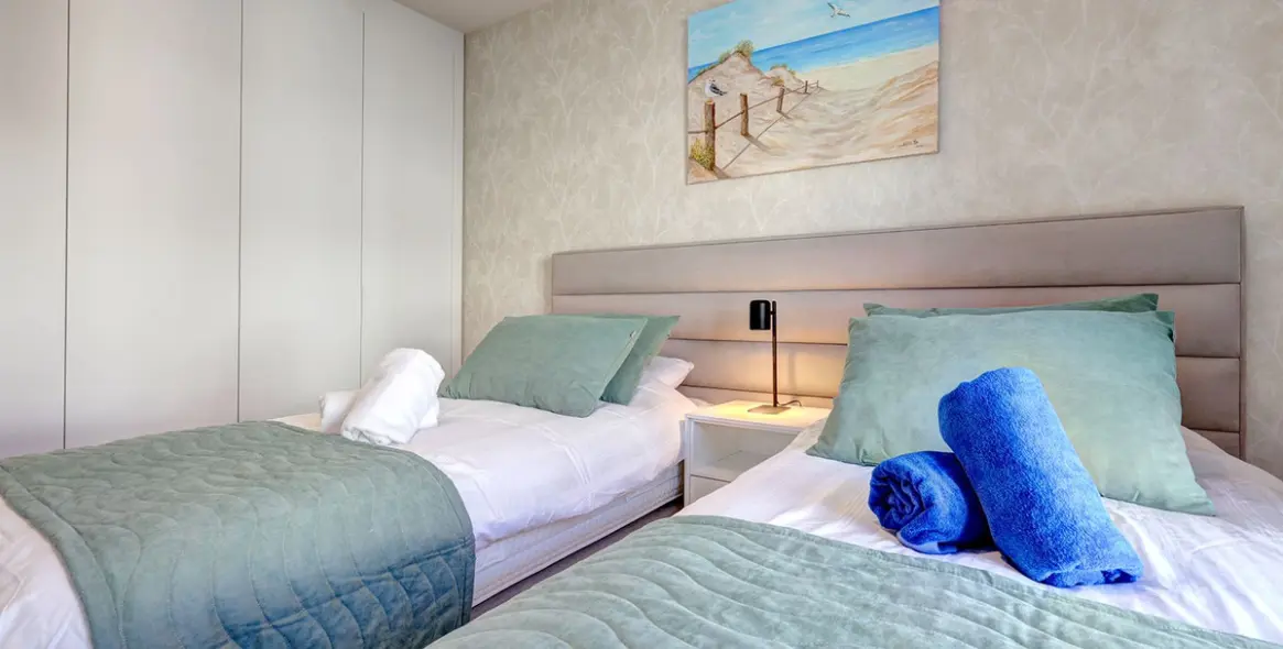 Sale of middle floor apartment in Estepona 18