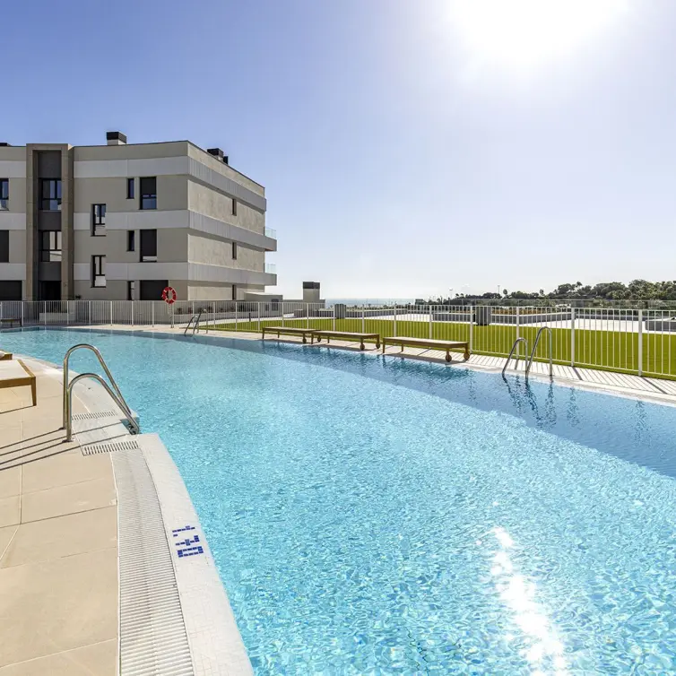 Продажа апартаментов на среднем этаже в Estepona