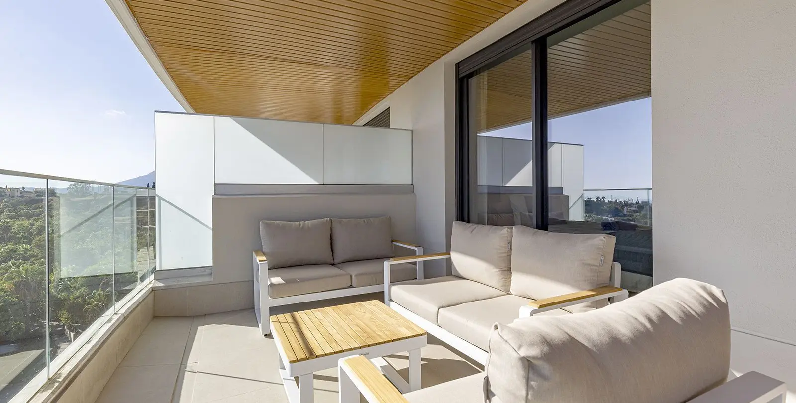 Venta de apartamento en planta media en Estepona 4