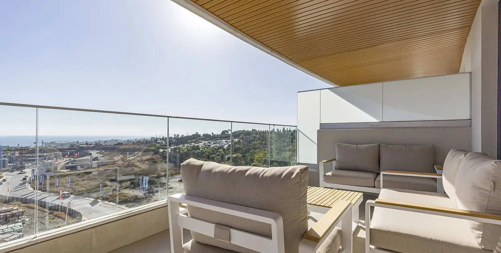 Venta de apartamento en planta media en Estepona 5