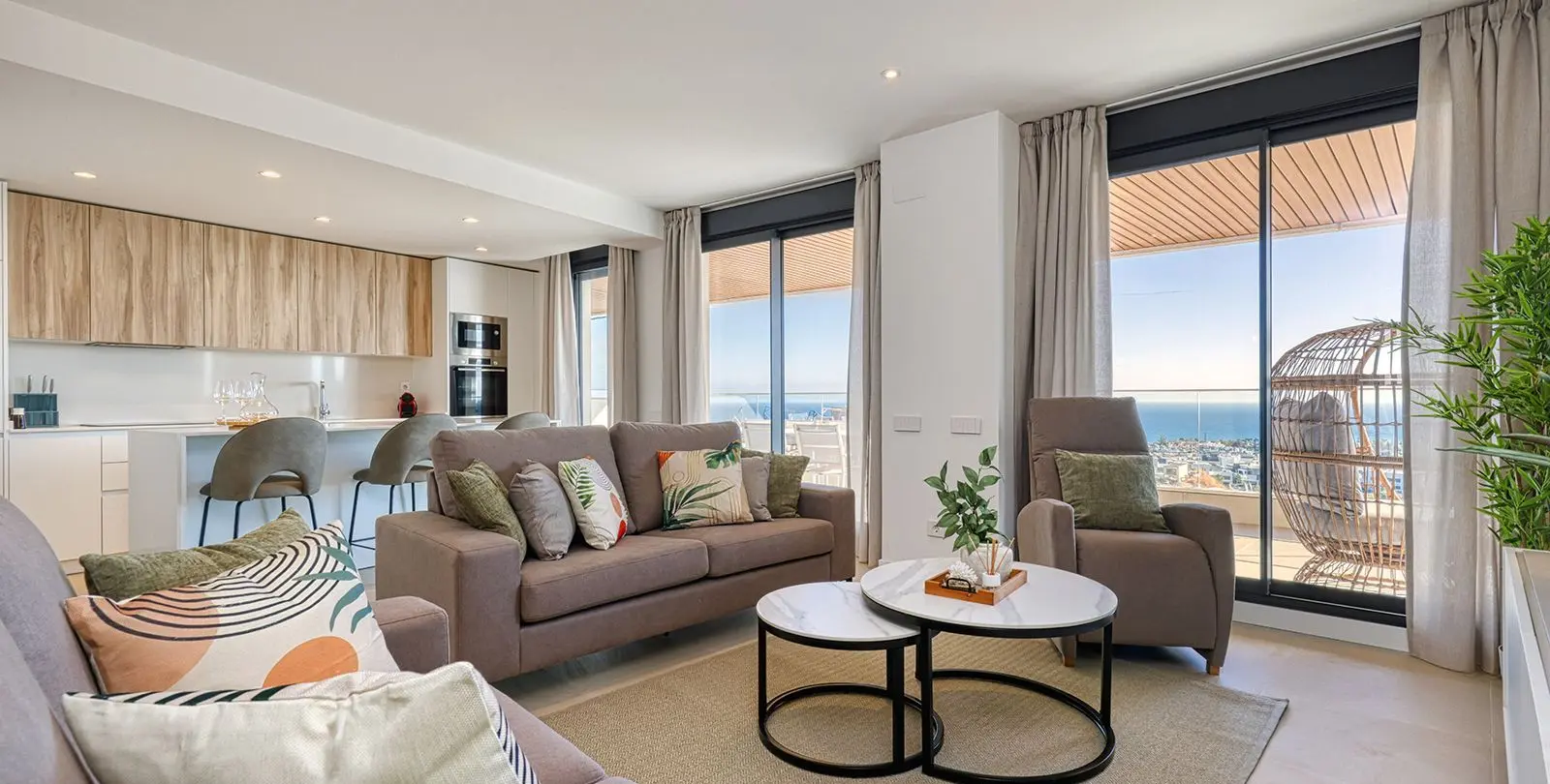 Venta de apartamento en planta media en Estepona 6