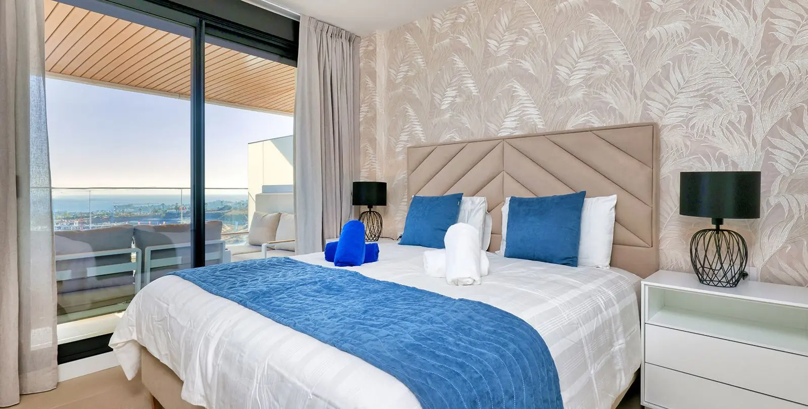 Venta de apartamento en planta media en Estepona 7