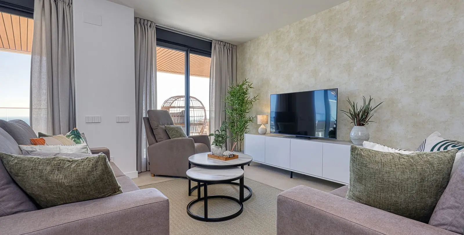 Venta de apartamento en planta media en Estepona 9