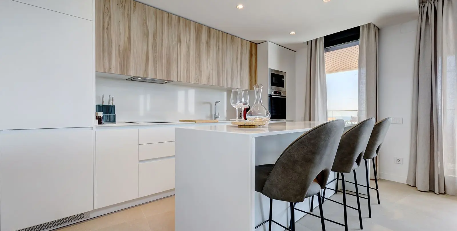Venta de apartamento en planta media en Estepona 10