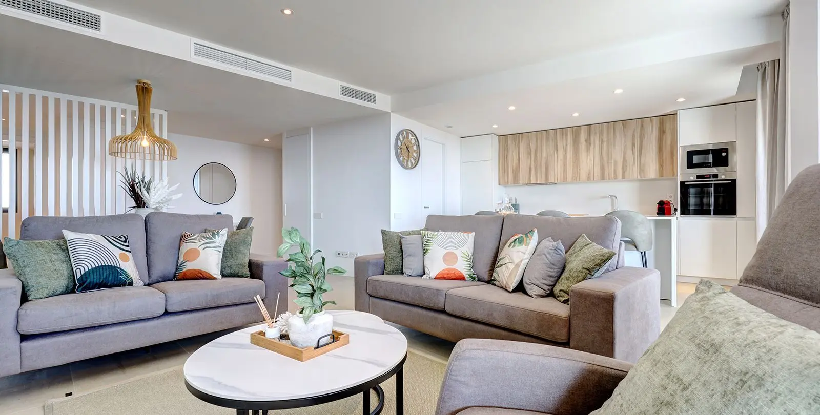Venta de apartamento en planta media en Estepona 11