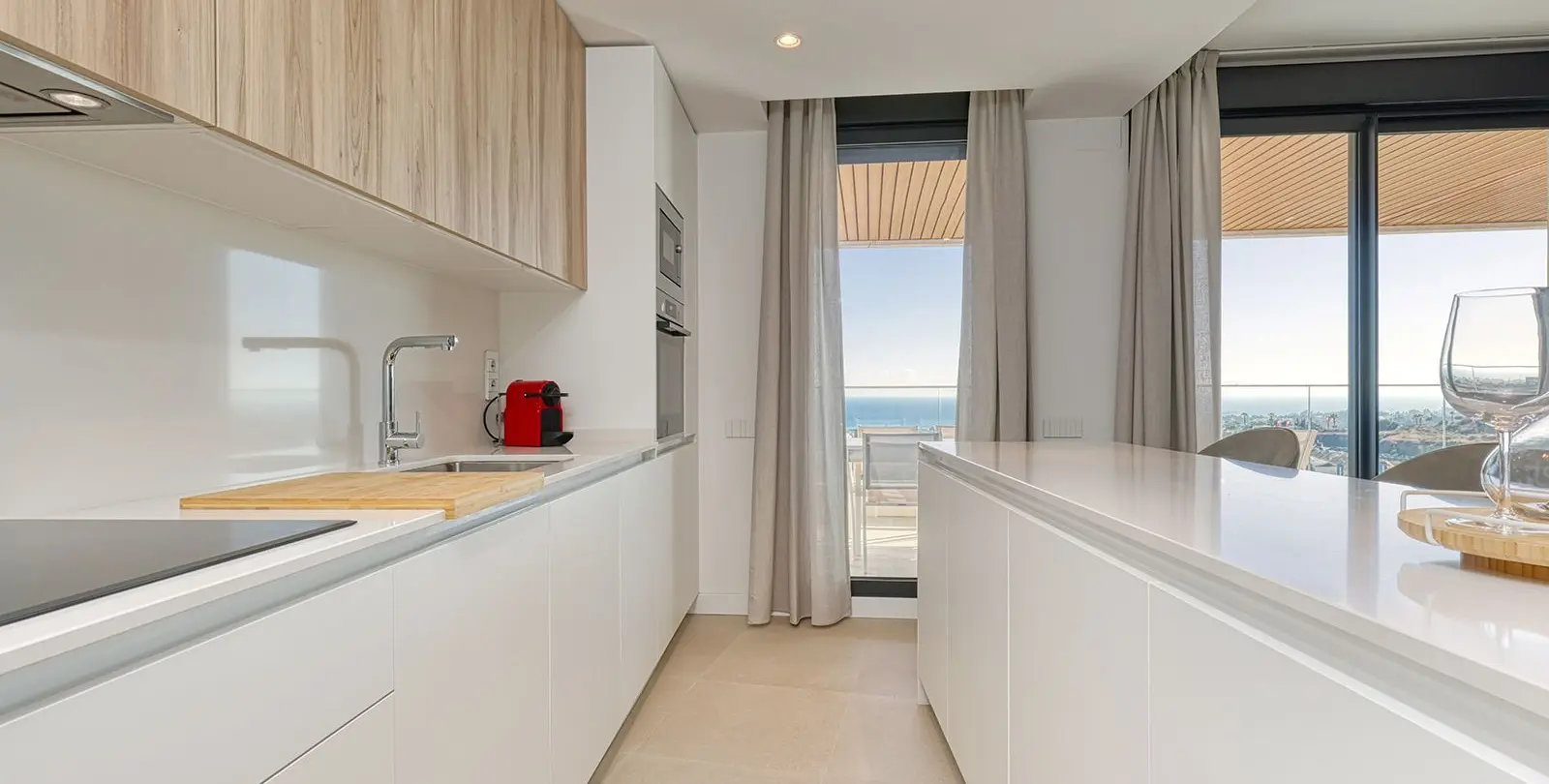 Venta de apartamento en planta media en Estepona 13