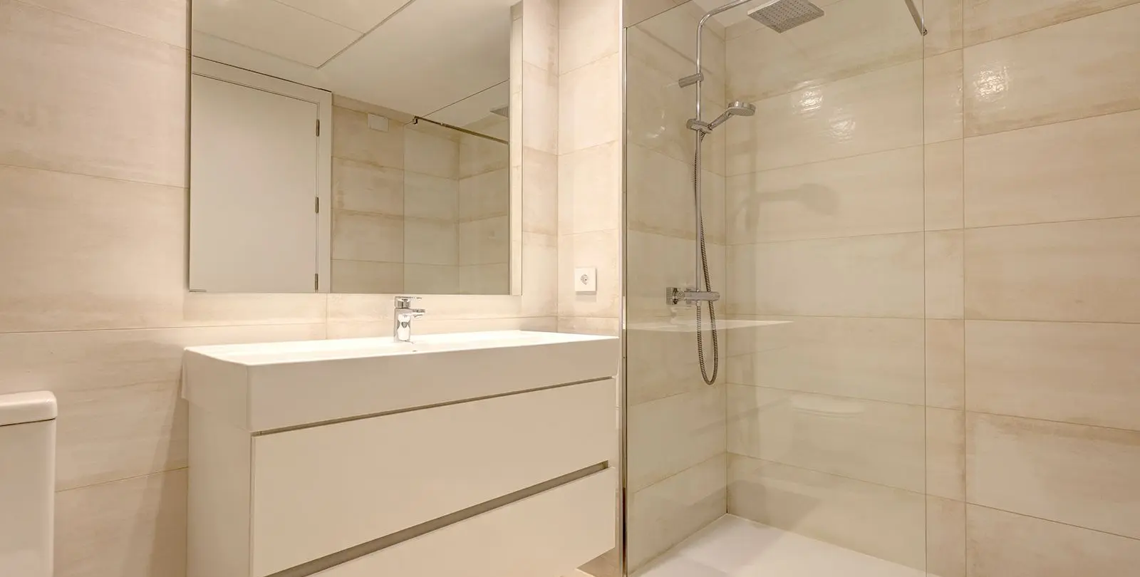 Venta de apartamento en planta media en Estepona 15