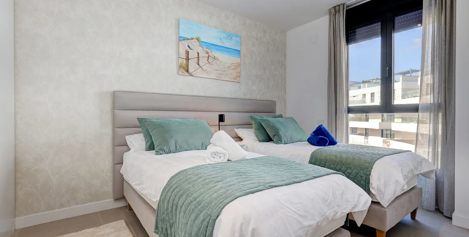 Venta de apartamento en planta media en Estepona 17
