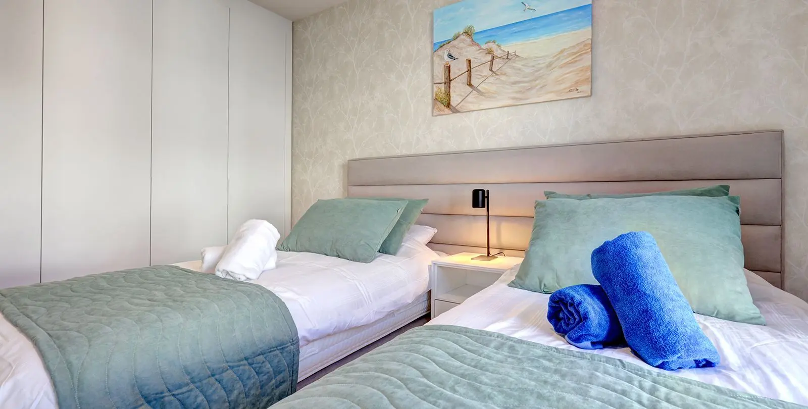 Venta de apartamento en planta media en Estepona 18