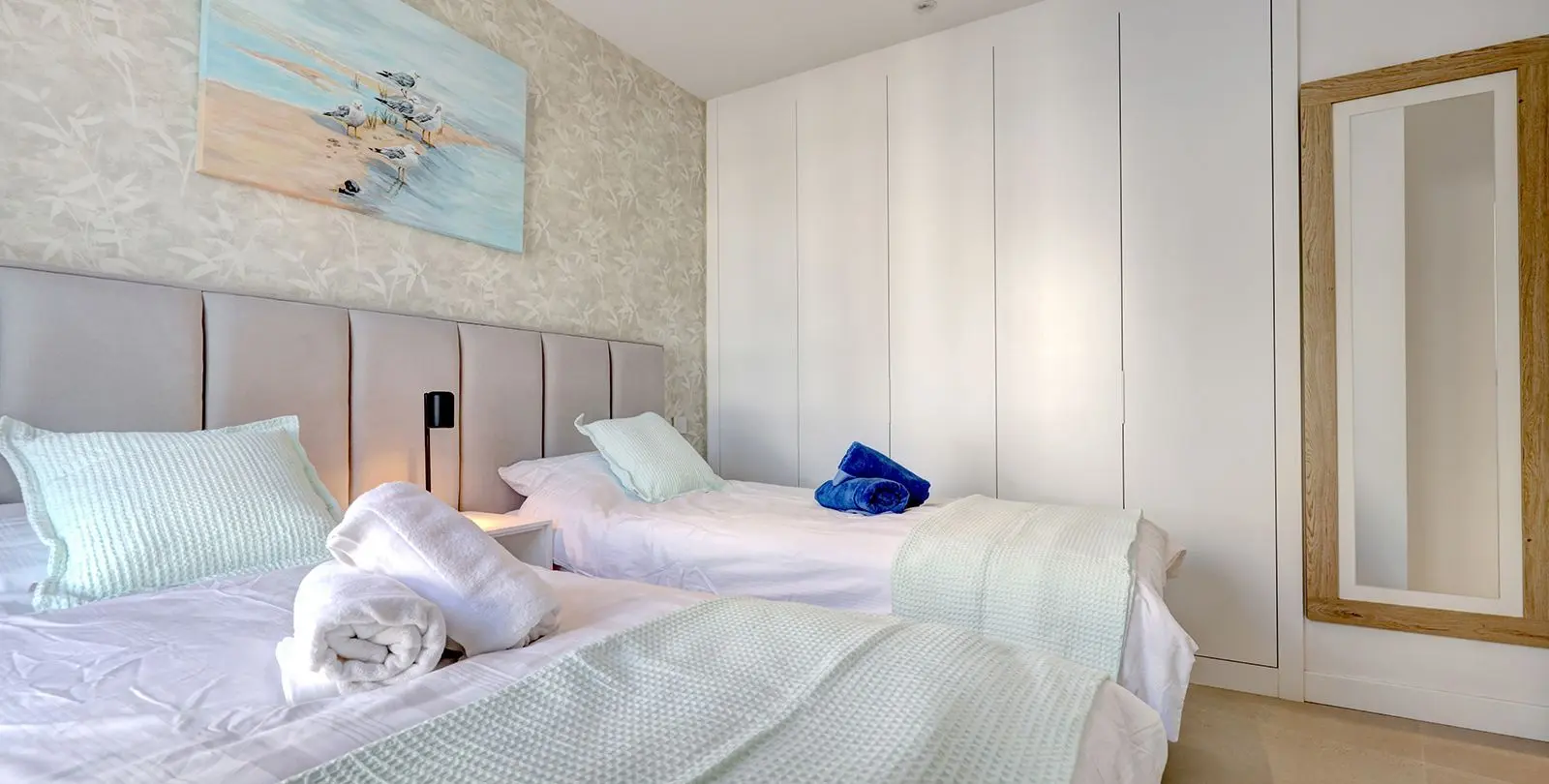 Venta de apartamento en planta media en Estepona 19