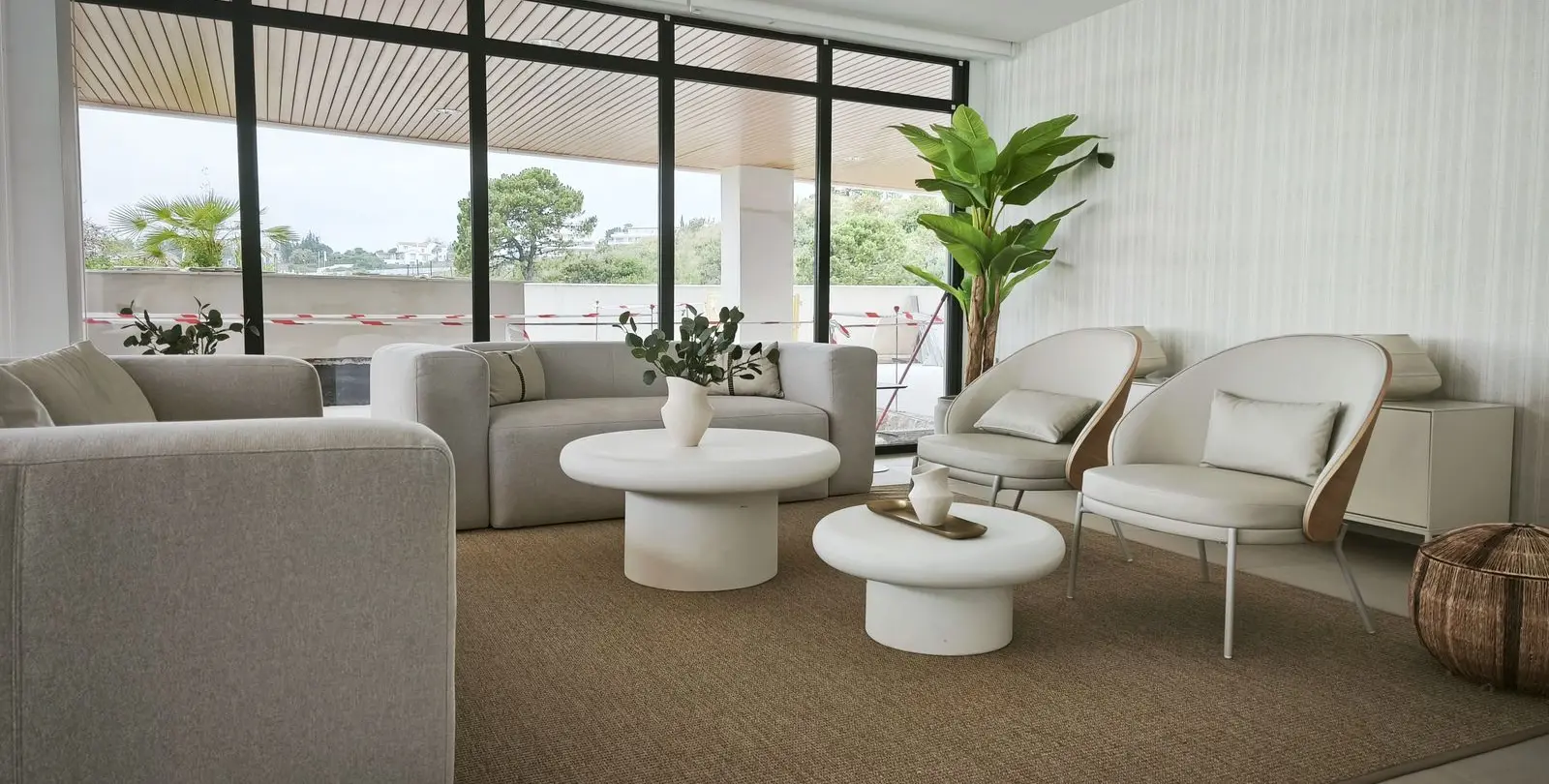 Venta de apartamento en planta media en Estepona 25