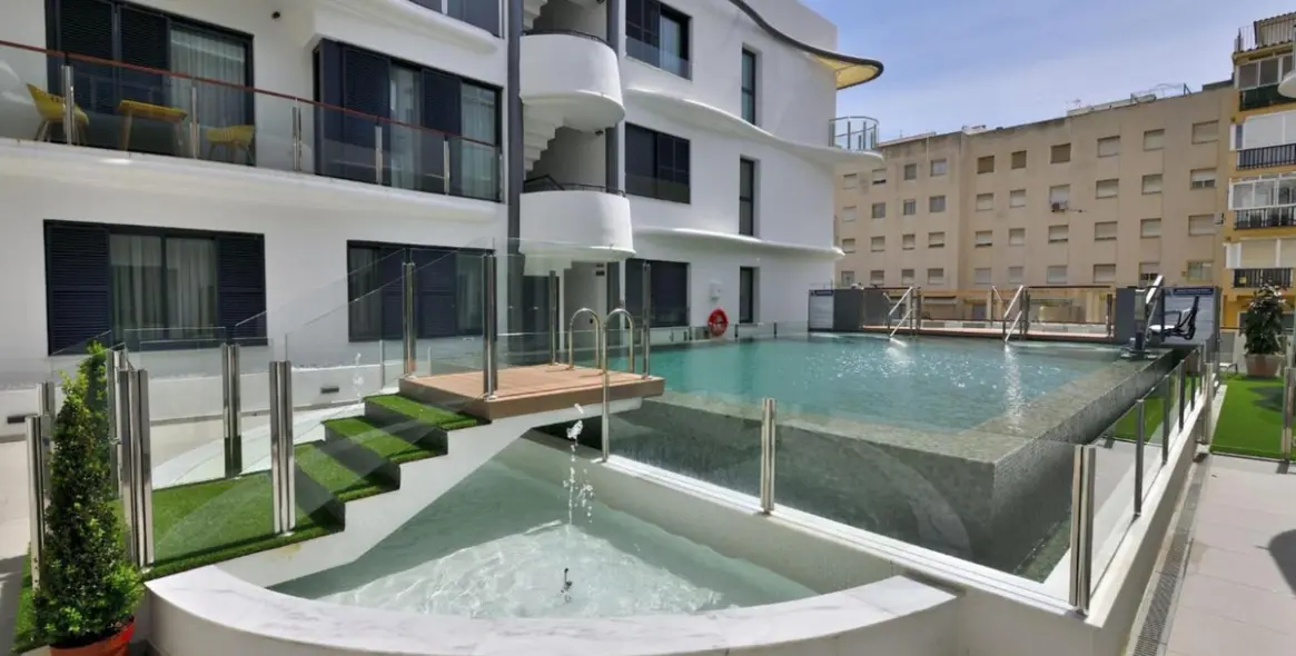 Продажа двухуровневого пентхауса в Estepona 3
