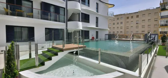 Продажа двухуровневого пентхауса в Estepona 2