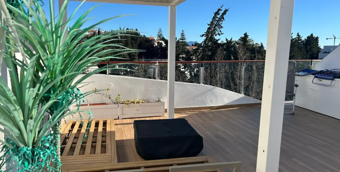 Продажа двухуровневого пентхауса в Estepona 27