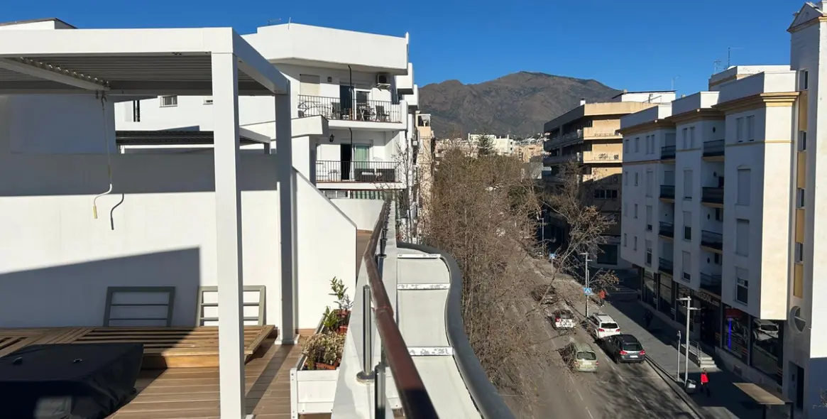 Продажа двухуровневого пентхауса в Estepona 30