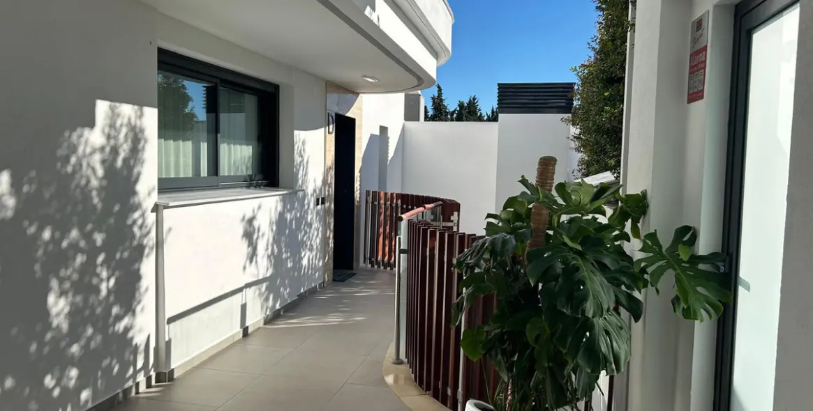 Продажа двухуровневого пентхауса в Estepona 33