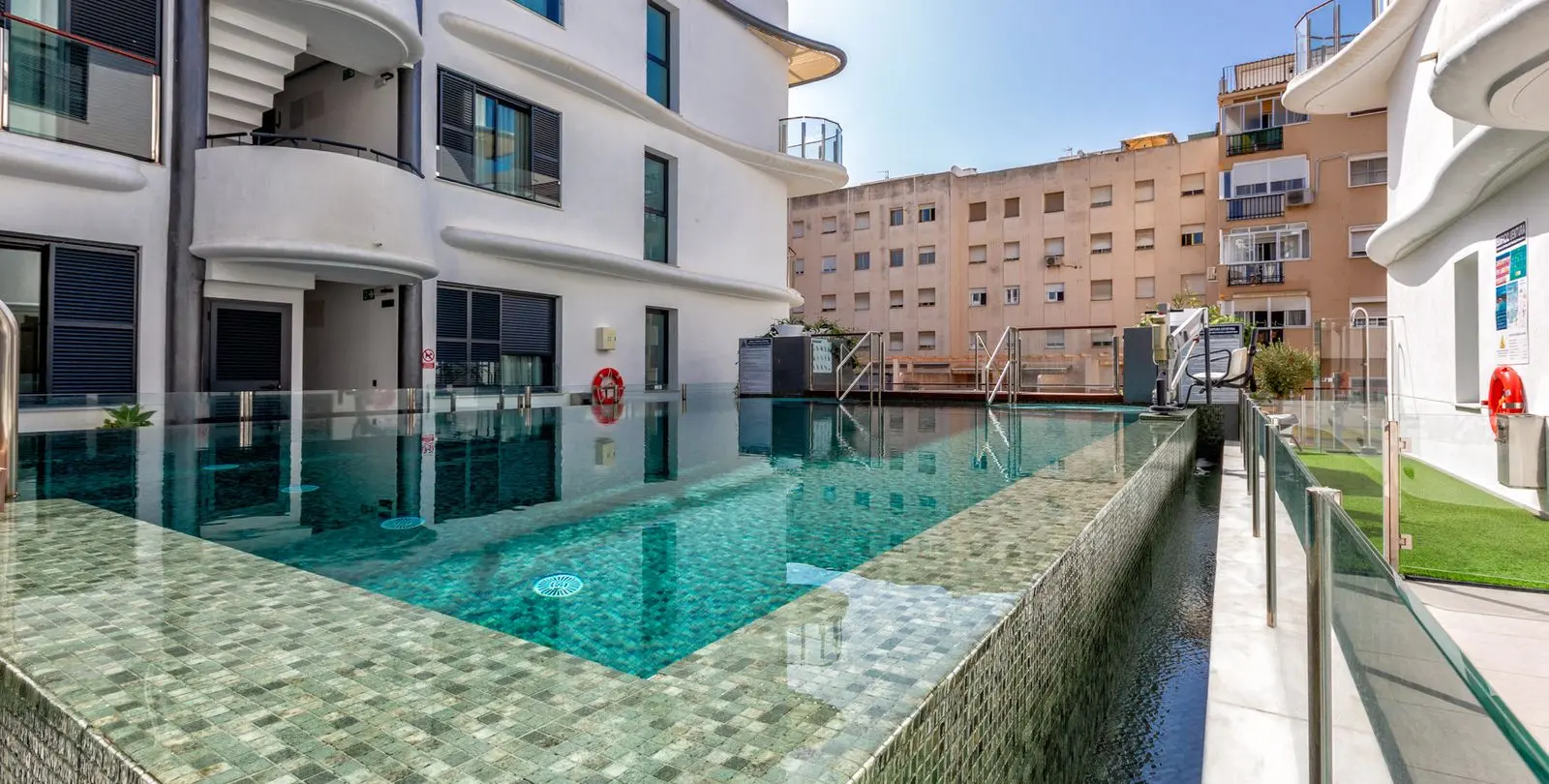 Sale of penthouse duplex in Estepona 3