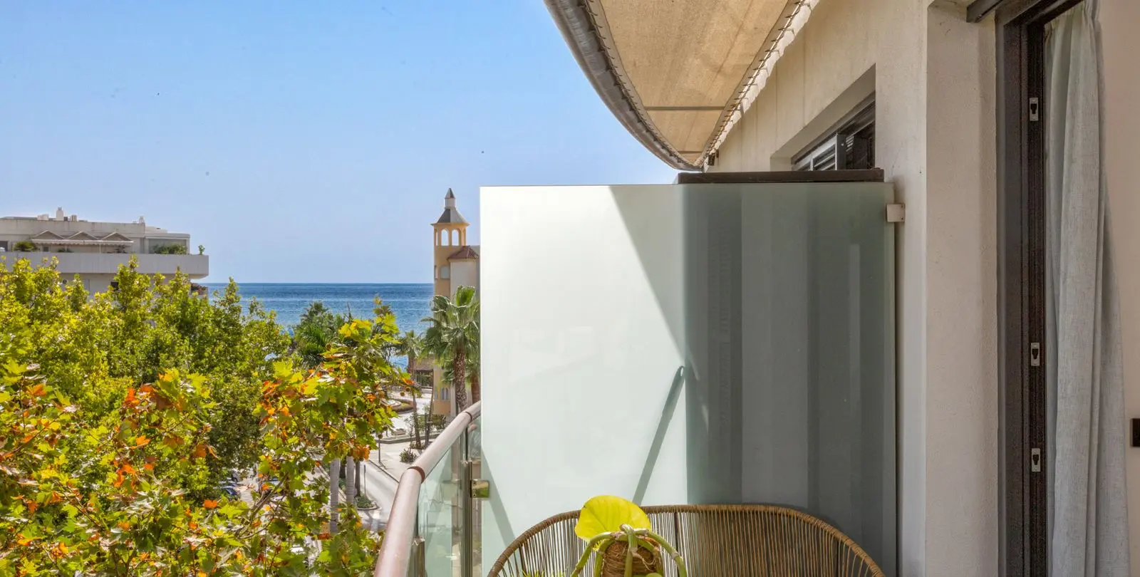 Sale of penthouse duplex in Estepona 13