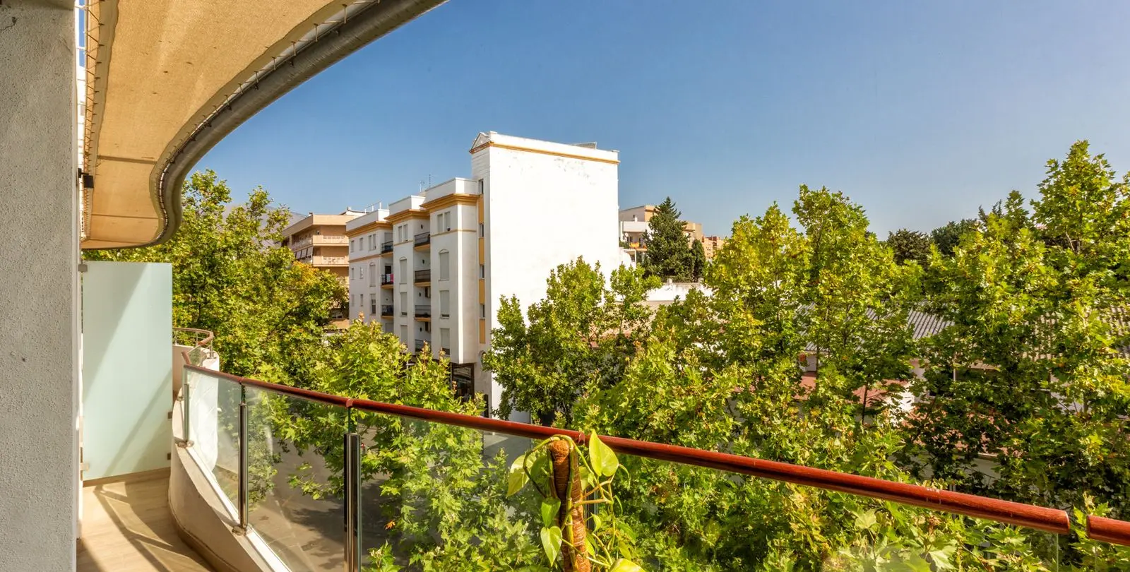 Sale of penthouse duplex in Estepona 14