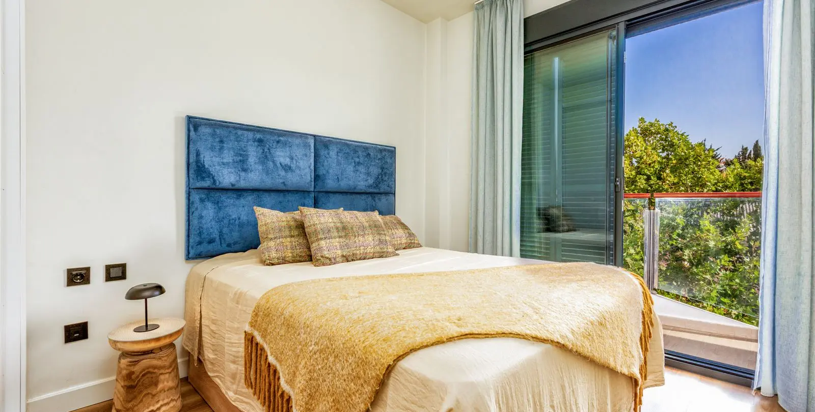 Sale of penthouse duplex in Estepona 16