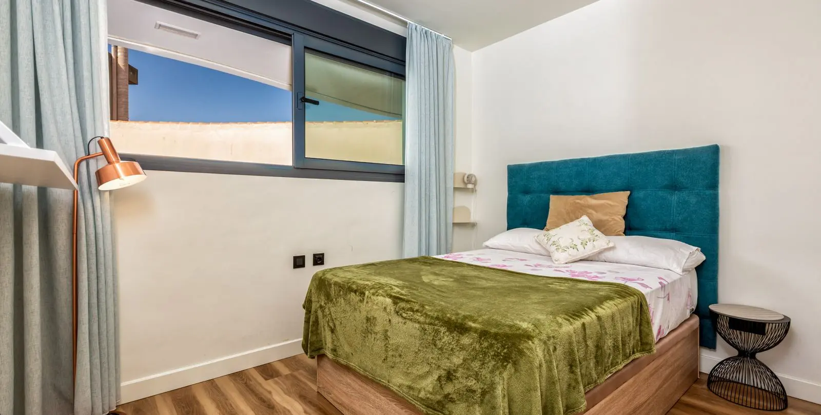 Sale of penthouse duplex in Estepona 20