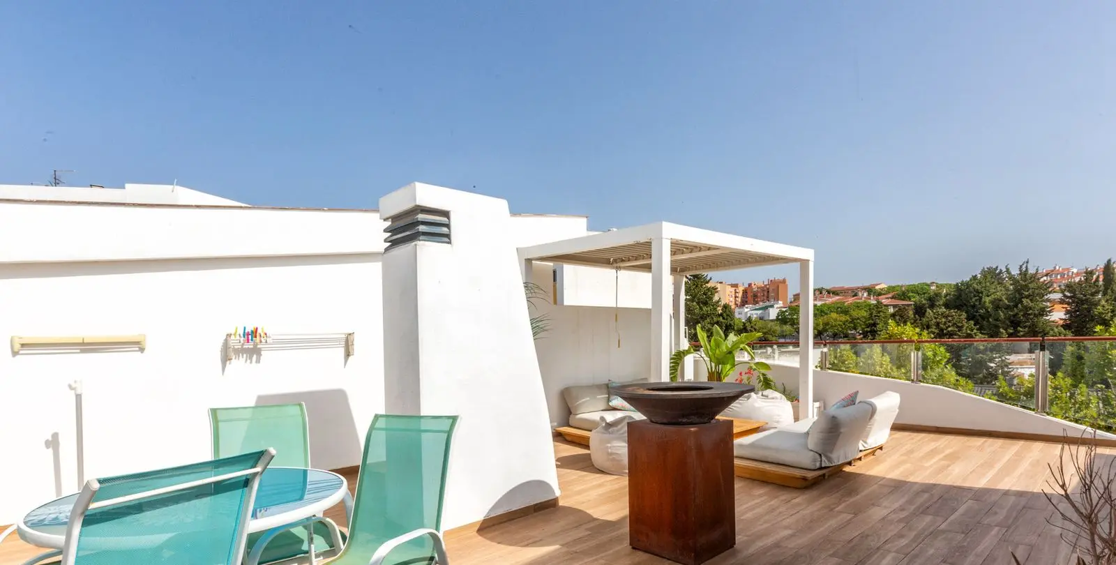 Sale of penthouse duplex in Estepona 30