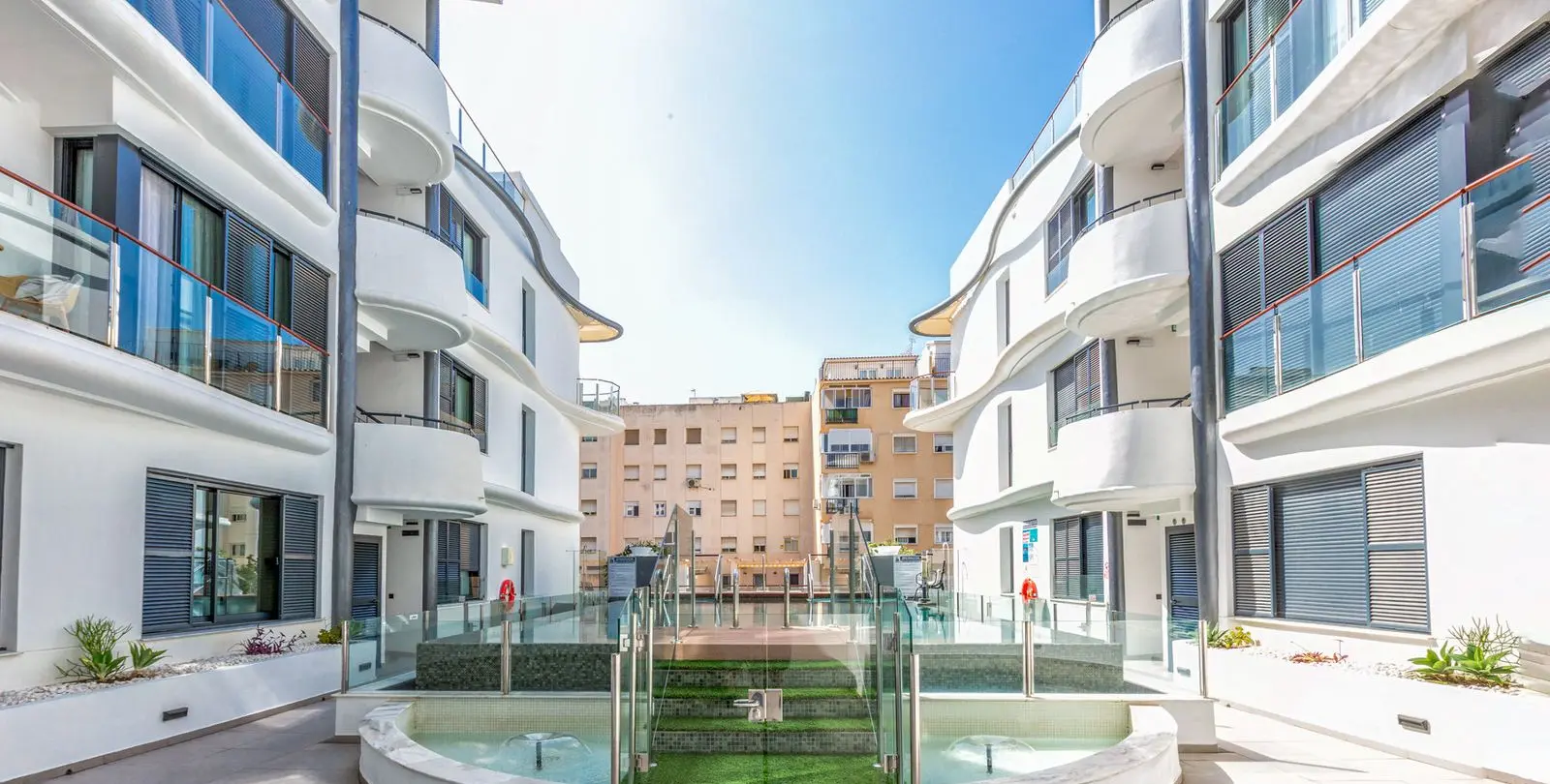 Sale of penthouse duplex in Estepona 37