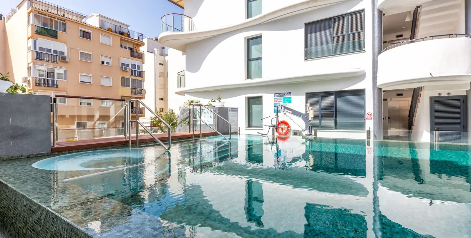 Sale of penthouse duplex in Estepona 41