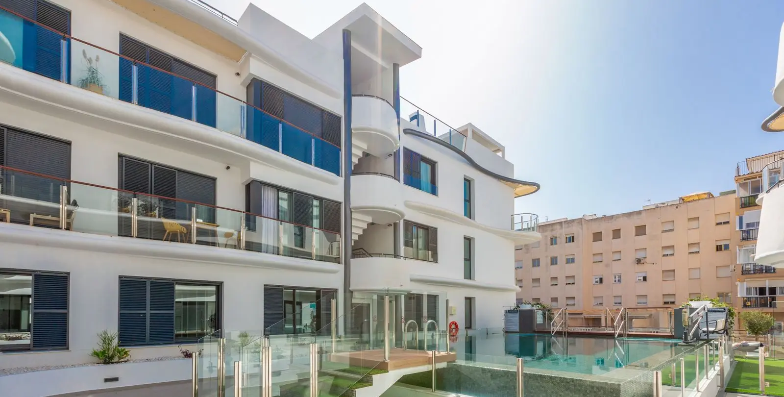 Sale of penthouse duplex in Estepona 42