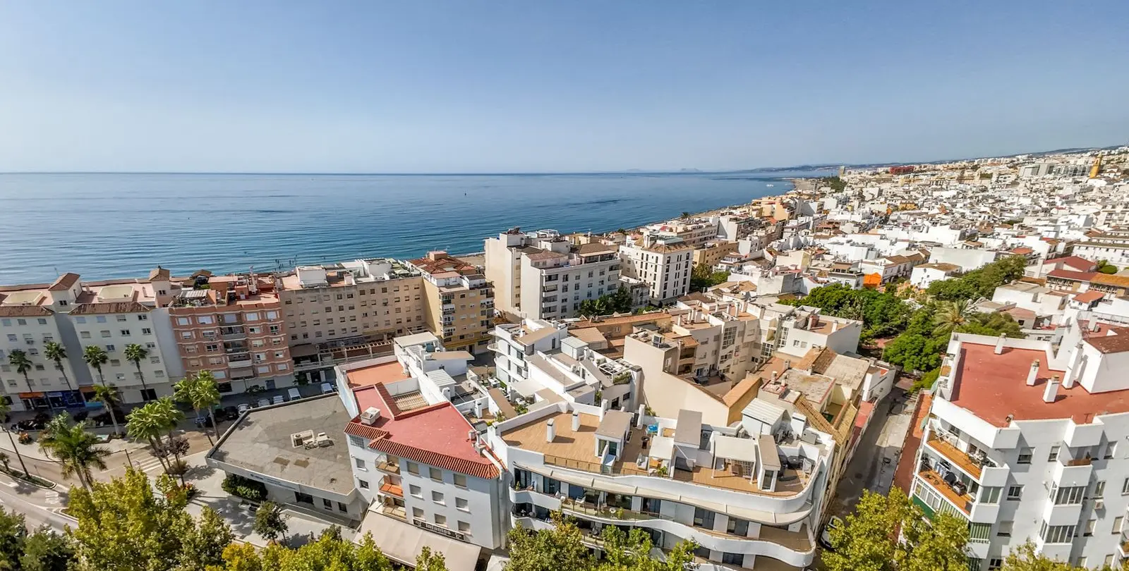Sale of penthouse duplex in Estepona 54