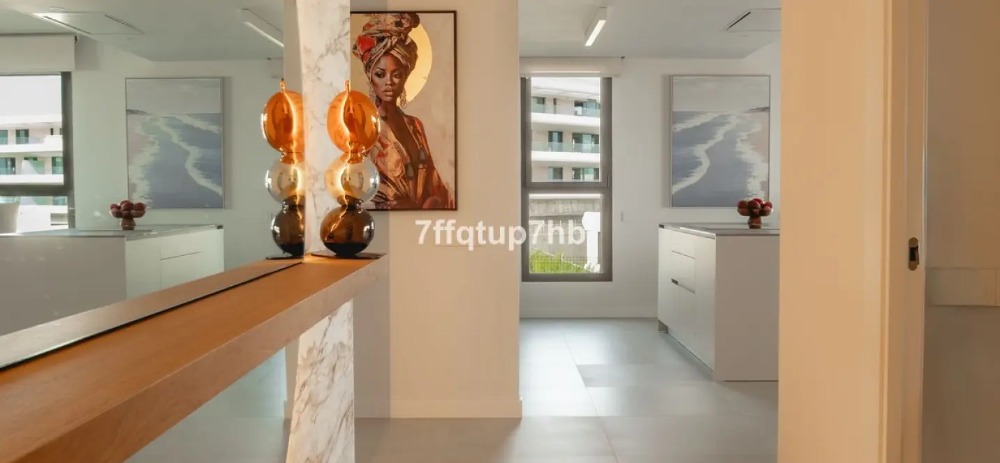 Sale of ground floor apartment in Estepona 2