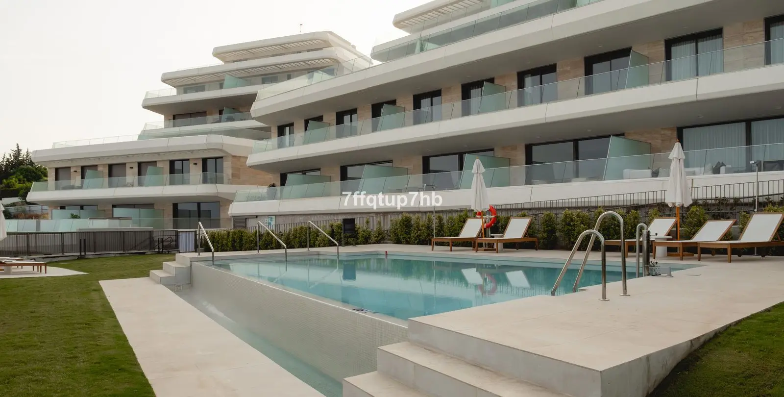 Sale of ground floor apartment in Estepona 28
