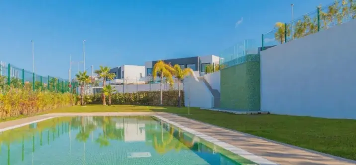 Long-term rent of detached villa in Estepona 1