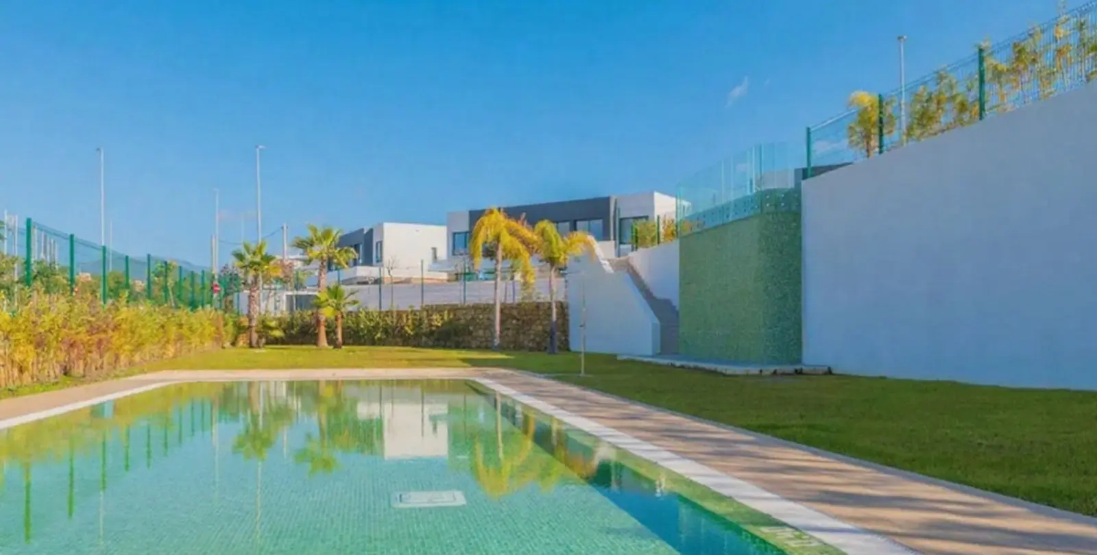 Long-term rent of detached villa in Estepona 2