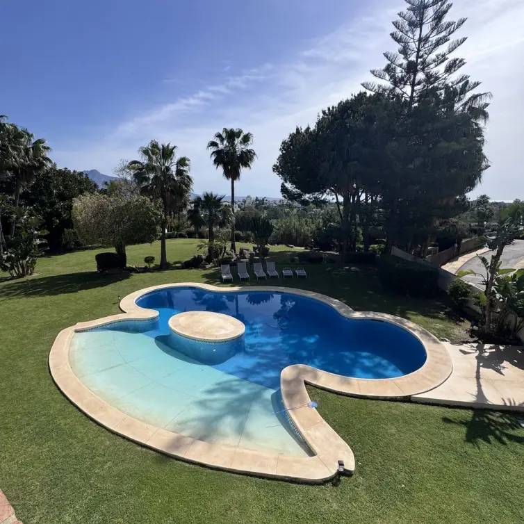 Venta de villa independiente en Estepona