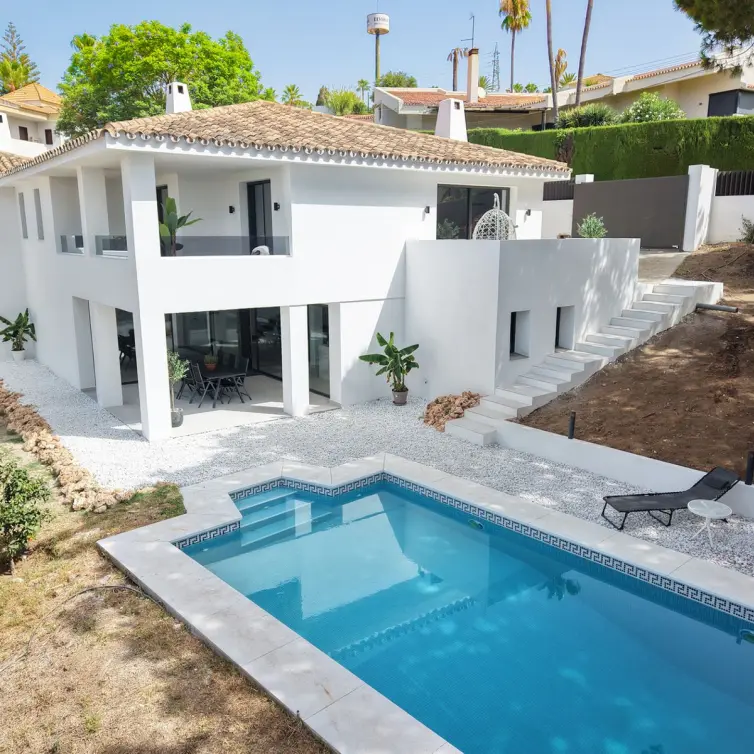 Venta de villa independiente en Elviria