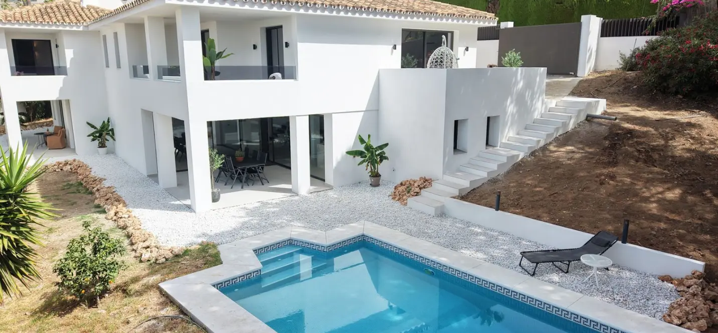 Venta de villa independiente en Elviria 0