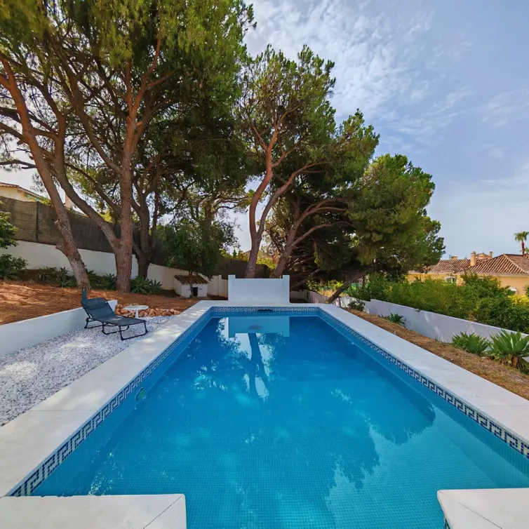 Venta de villa independiente en Elviria
