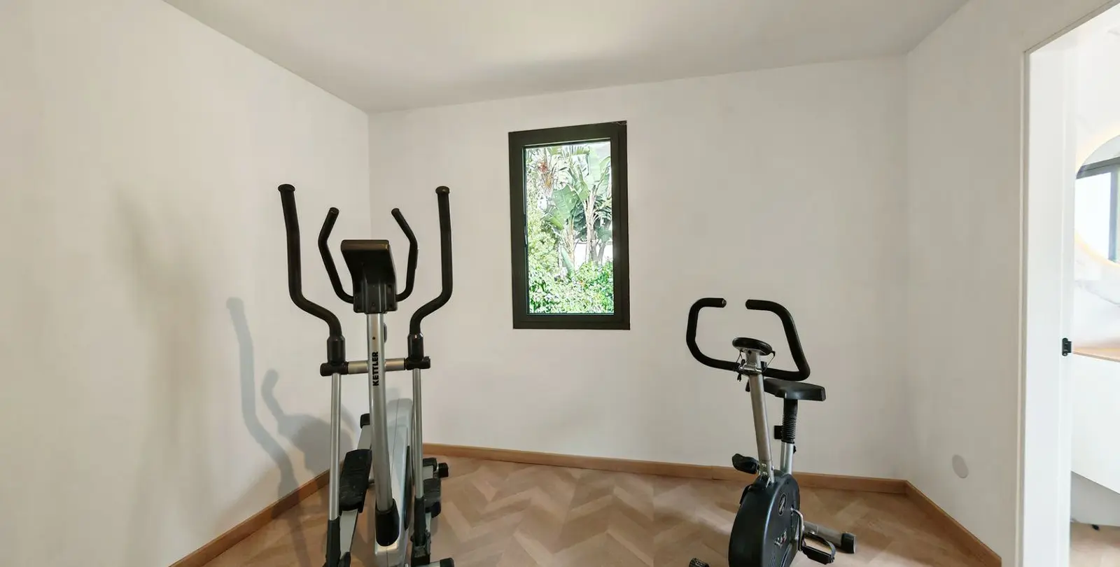 Venta de villa independiente en Elviria 25