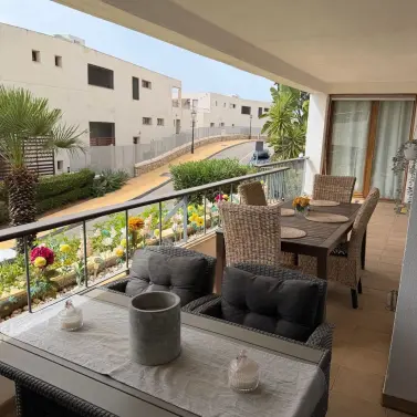 Sale of middle floor apartment in Altos de los Monteros