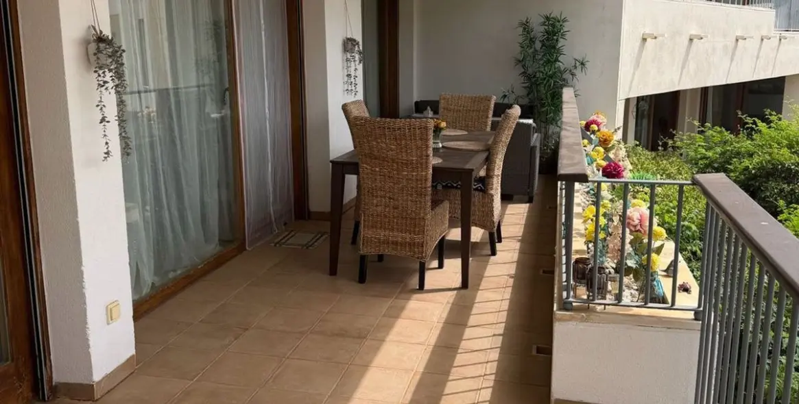 Sale of middle floor apartment in Altos de los Monteros 2