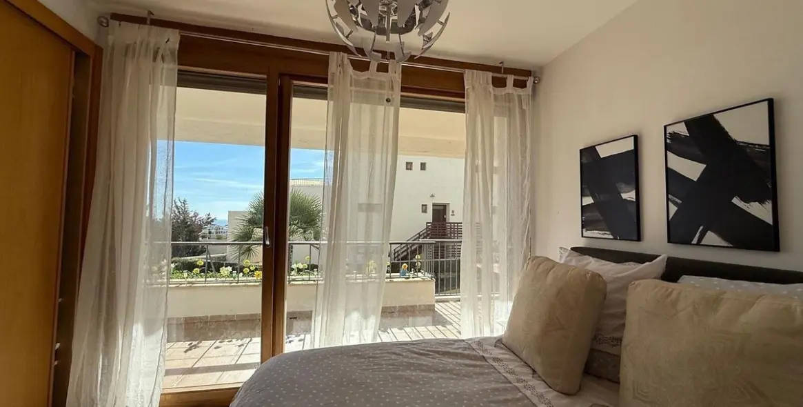 Sale of middle floor apartment in Altos de los Monteros 7