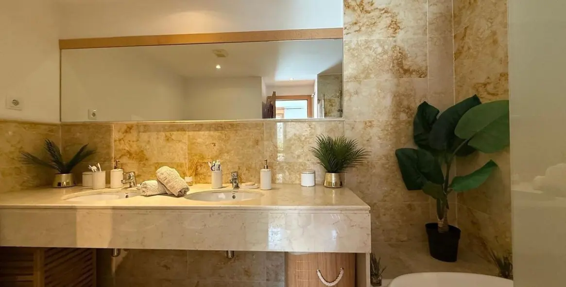 Sale of middle floor apartment in Altos de los Monteros 8