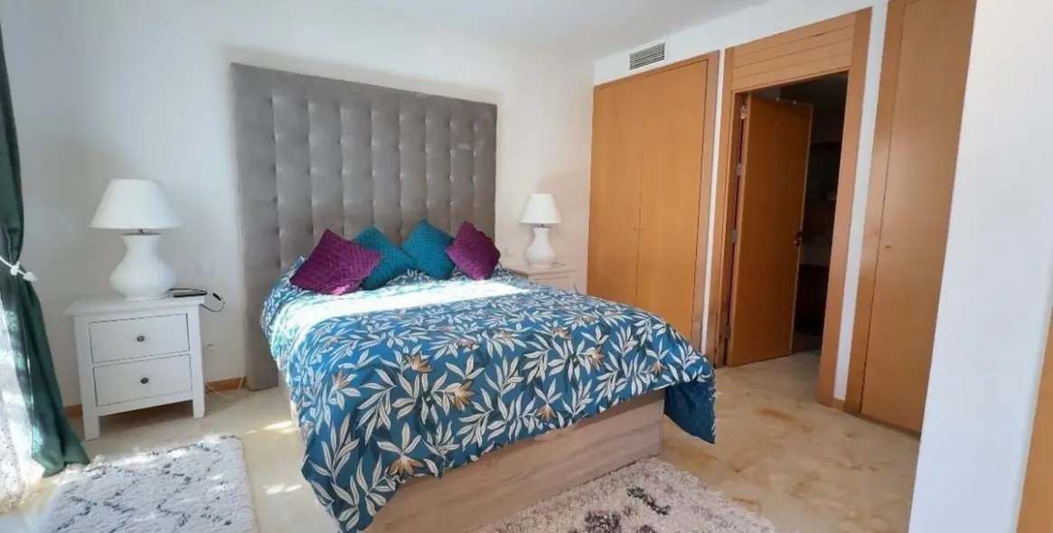 Sale of middle floor apartment in Altos de los Monteros 9