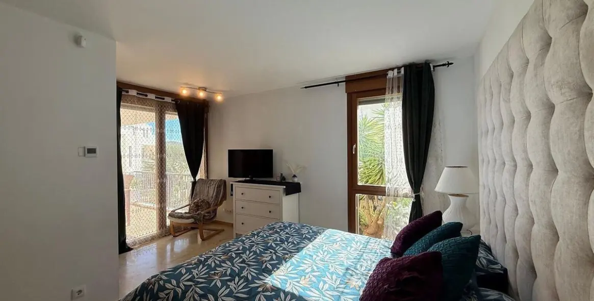 Sale of middle floor apartment in Altos de los Monteros 10