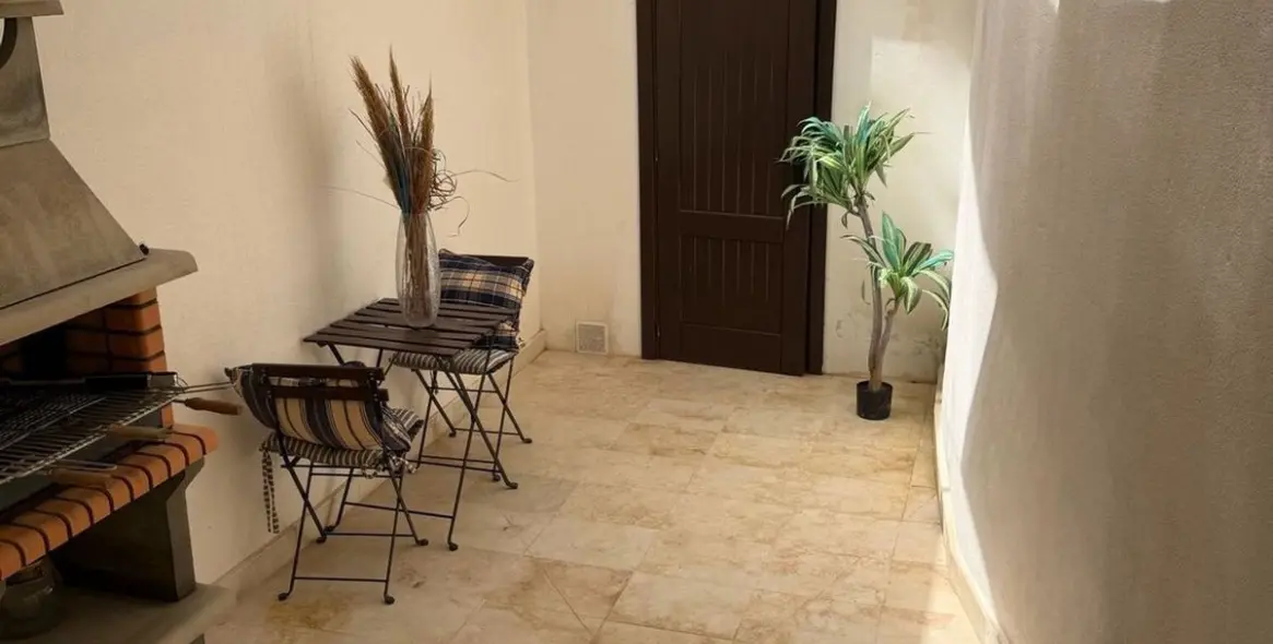 Sale of middle floor apartment in Altos de los Monteros 16